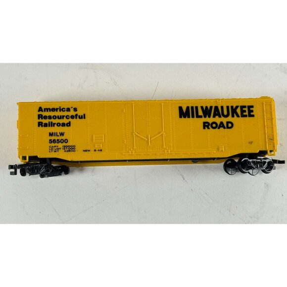 Bachmann HO Scale Milwaukee Road Box Car Yellow Model Train Freight - Picture 5 of 9